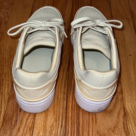 Nikes - Picture 2 of 6